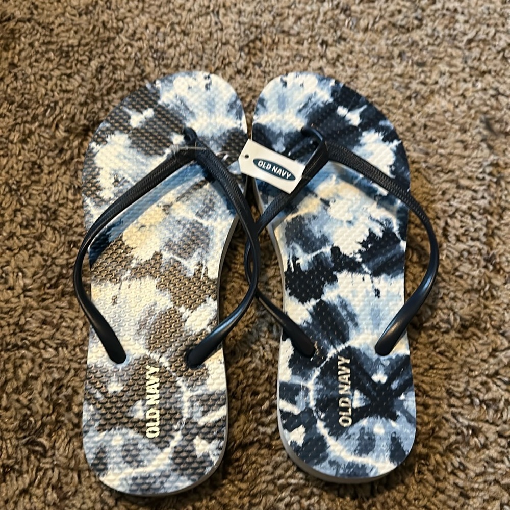 Size 7 tie dye blue light blue and white flip flops